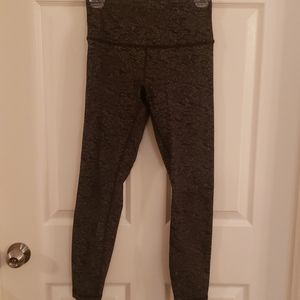 Lululemon 7/8 legging- excellent condition!